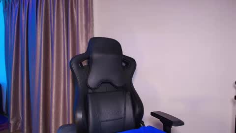 Snapshot of angellarcutie chatting on 12, 1, 2025 Angie online show from 12, 1, 2025