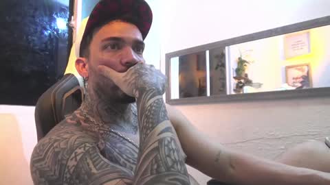 angellatino0 online show from 4, 1, 2025