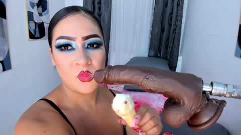 Snapshot of angie_will chatting on 20, 12, 2024 A N G I E. online show from 20, 12, 2024