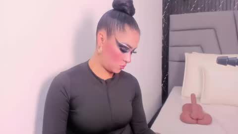 Snapshot of angie_will chatting on 11, 9, 2025 A N G I E. online show from 11, 9, 2025