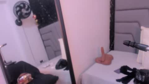 Snapshot of angie_will chatting on 9, 10, 2025 A N G I E. online show from 9, 10, 2025