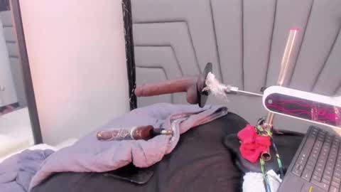 Snapshot of angie_will chatting on 14, 11, 2025 A N G I E. online show from 14, 11, 2025