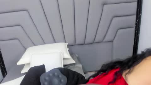 Snapshot of angie_will chatting on 17, 12, 2025 A N G I E. online show from 17, 12, 2025