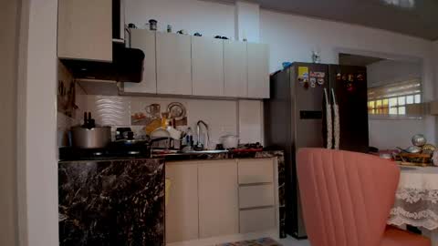 laura  online show from 28, 4, 2026