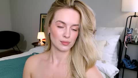 Snapshot of anitafischer chatting on 3, 10, 2025 Anita online show from 3, 10, 2025