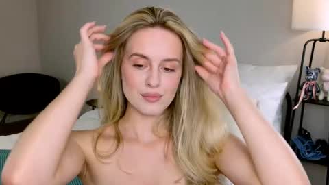 Snapshot of anitafischer chatting on 5, 10, 2025 Anita online show from 5, 10, 2025