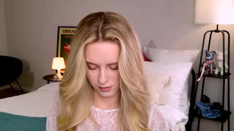 Snapshot of anitafischer chatting on 6, 10, 2025 Anita online show from 6, 10, 2025