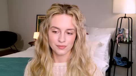 Snapshot of anitafischer chatting on 9, 10, 2025 Anita online show from 9, 10, 2025