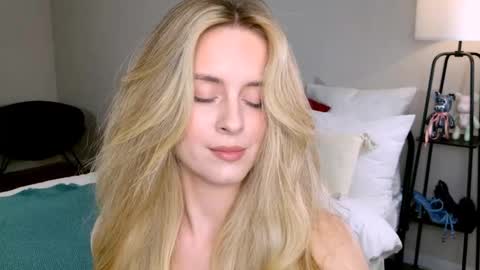 Snapshot of anitafischer chatting on 24, 10, 2025 Anita online show from 24, 10, 2025