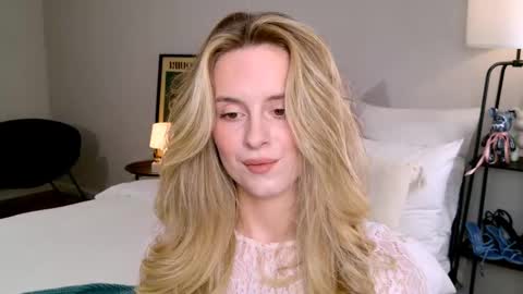 Snapshot of anitafischer chatting on 9, 11, 2025 Anita online show from 9, 11, 2025