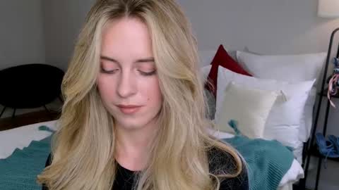 Snapshot of anitafischer chatting on 18, 11, 2025 Anita online show from 18, 11, 2025