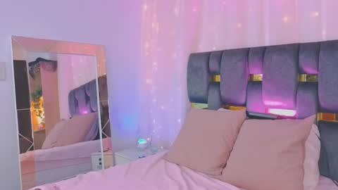 anitaglow online show from 11, 11, 2025