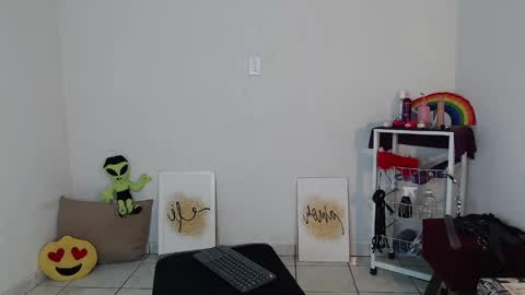 Hello My name is NaiaraPv is OPEN online show from 15, 10, 2025