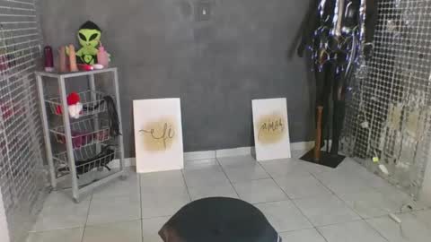 Hello My name is NaiaraPv is OPEN online show from 27, 4, 2026