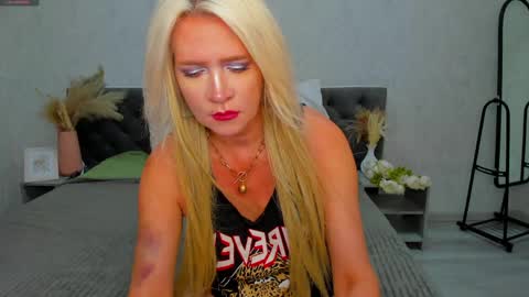 Luna Lady online show from 8, 6, 2026