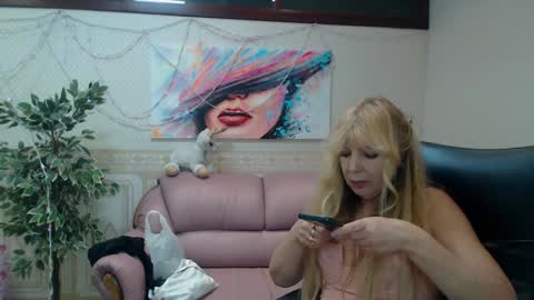Snapshot of anna_ditrih chatting on 5, 1, 2025 Anna Ditrih online show from 5, 1, 2025