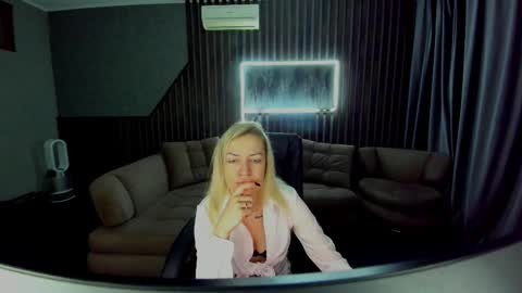 Snapshot of anna_snow9 chatting on 13, 10, 2025 anna_snow9 online show from 13, 10, 2025