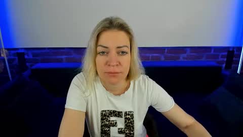 Snapshot of anna_snow9 chatting on 21, 10, 2025 anna_snow9 online show from 21, 10, 2025