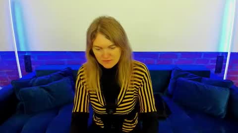 Snapshot of annabel_xxx chatting on 8, 11, 2025 Annabel online show from 8, 11, 2025