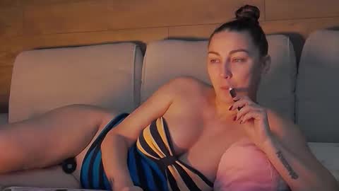 Snapshot of annasplash chatting on 7, 10, 2025 annasplash online show from 7, 10, 2025