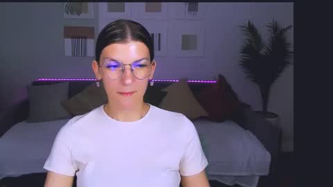 Snapshot of annathorne chatting on 11, 6, 2026 Im Anna online show from 11, 6, 2026