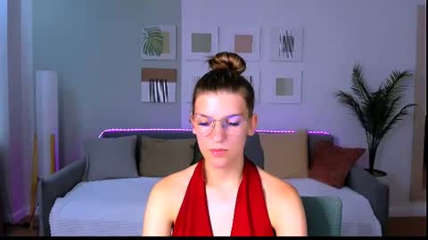 Snapshot of annathorne chatting on 25, 6, 2026 Im Anna online show from 25, 6, 2026