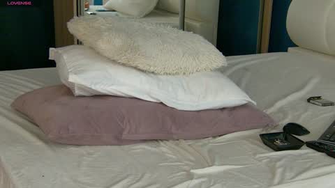 anne_blueeyes online show from 6, 1, 2025