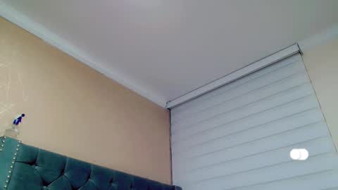 Snapshot of anne_julienne chatting on 6, 11, 2025 online show from 6, 11, 2025