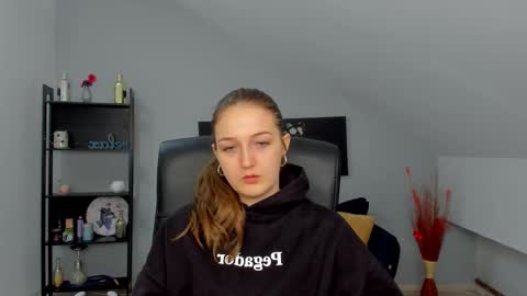 Snapshot of annewilsonn chatting on 6, 3, 2026 annewilsonn online show from 6, 3, 2026