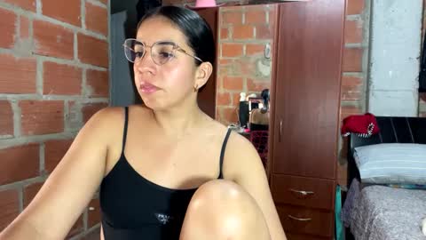 Snapshot of anngela01 chatting on 3, 10, 2025 anngela online show from 3, 10, 2025