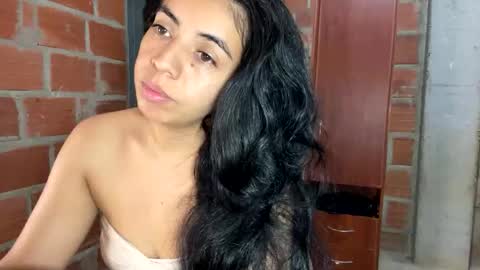 Snapshot of anngela01 chatting on 14, 10, 2025 anngela online show from 14, 10, 2025