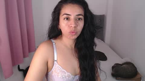 Snapshot of anngela01 chatting on 17, 10, 2025 anngela online show from 17, 10, 2025