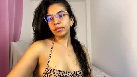 Snapshot of anngela01 chatting on 6, 11, 2025 anngela online show from 6, 11, 2025