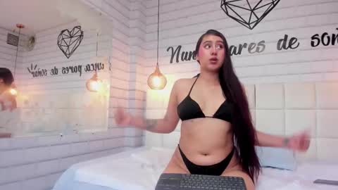 annie_cute18 online show from 5, 11, 2025