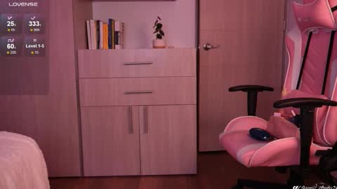 Annie Evans online show from 4, 3, 2025