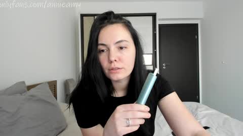 Annie online show from 4, 4, 2026