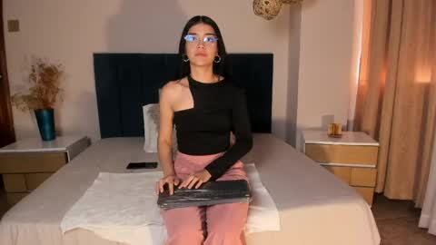 Annie Bluee online show from 18, 5, 2026