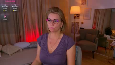 Snapshot of annielight chatting on 12, 6, 2026 Annie online show from 12, 6, 2026