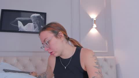 Snapshot of anniemartinezz chatting on 2, 2, 2025 Annie online show from 2, 2, 2025