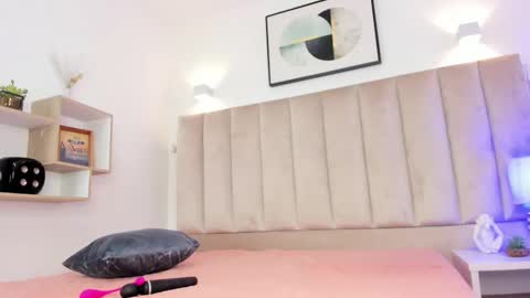 Annie Queen online show from 11, 9, 2025