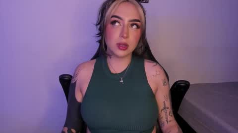 Snapshot of annikamerliahh_ chatting on 12, 11, 2025 Annika online show from 12, 11, 2025