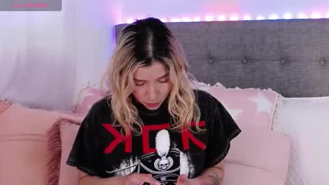 Antonella Lee online show from 11, 2, 2026