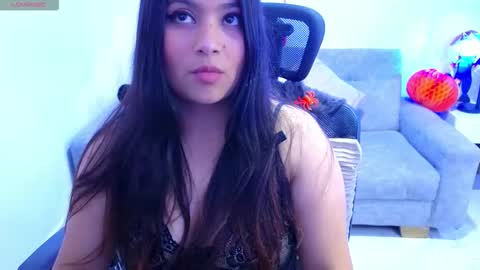 Snapshot of anny_louis chatting on 28, 10, 2025 ANNY LOUIS online show from 28, 10, 2025