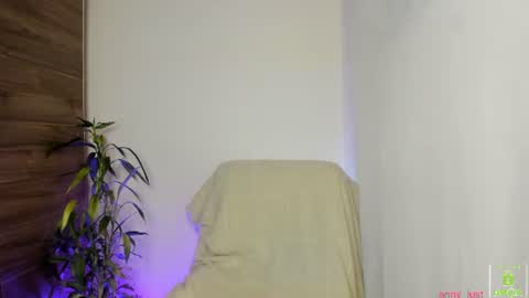 Snapshot of anny_lust chatting on 8, 8, 2026 Issabela online show from 8, 8, 2026