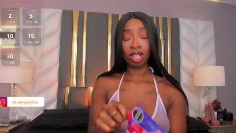 Snapshot of annyosoriio chatting on 19, 11, 2025 Anny online show from 19, 11, 2025