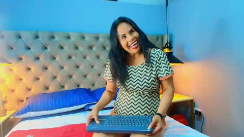 Anthonelaa   online show from 25, 4, 2026