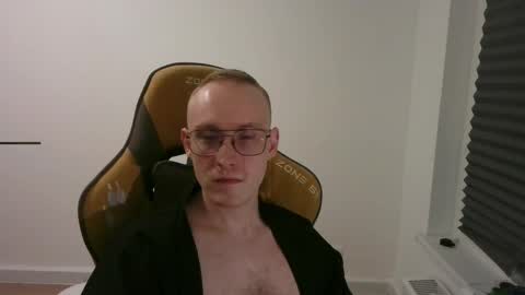 Snapshot of anthonythorn chatting on 13, 11, 2025 anthonythorn online show from 13, 11, 2025