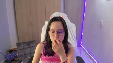 Snapshot of anto_sweet18 chatting on 8, 2, 2025 My birthday is on december 2nd surprise me with a gift from my amazonlist online show from 8, 2, 2025