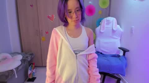 Snapshot of anto_sweet18 chatting on 7, 10, 2025 My birthday is on december 2nd surprise me with a gift from my amazonlist online show from 7, 10, 2025