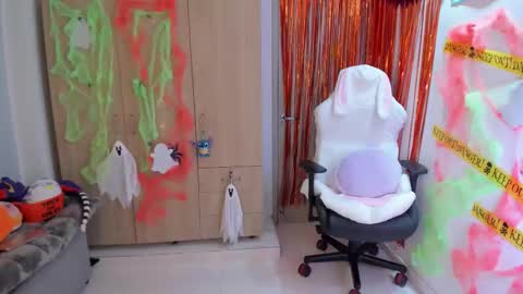 Snapshot of anto_sweet18 chatting on 26, 10, 2025 My birthday is on december 2nd surprise me with a gift from my amazonlist online show from 26, 10, 2025